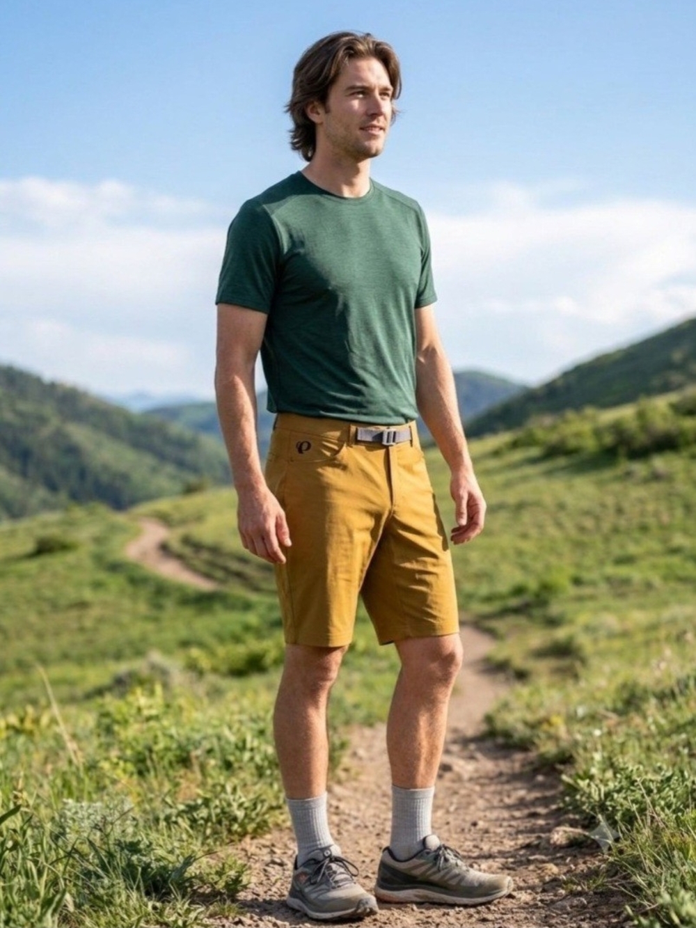 Pearl Izumi Men's Shorts in Mustard. Size 36